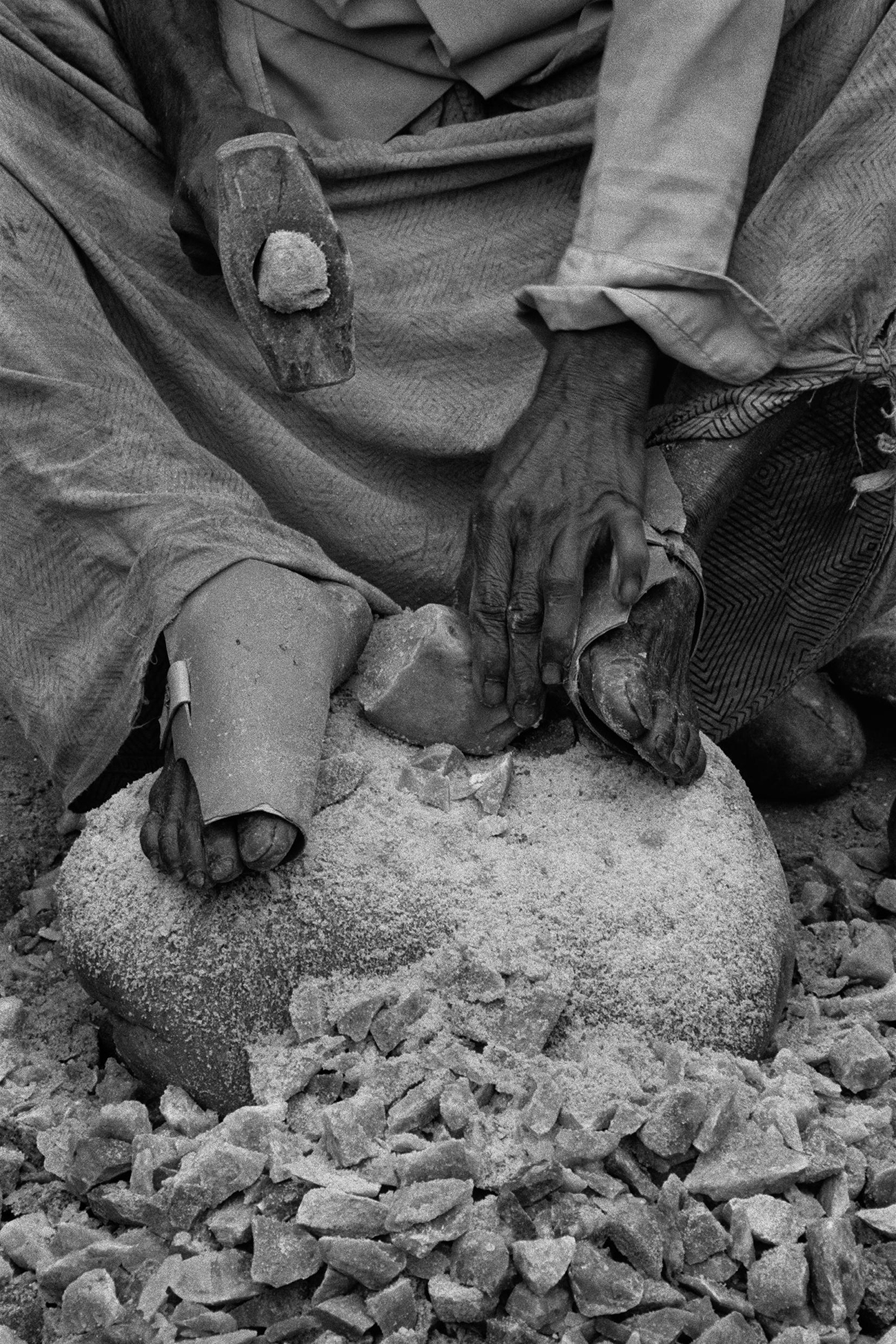 Daniel Schwartz, Füsse einer Steinklopferin, Narayanganj, Bangladesch, 22. Januar 1992, Fotografie © ProLitteris