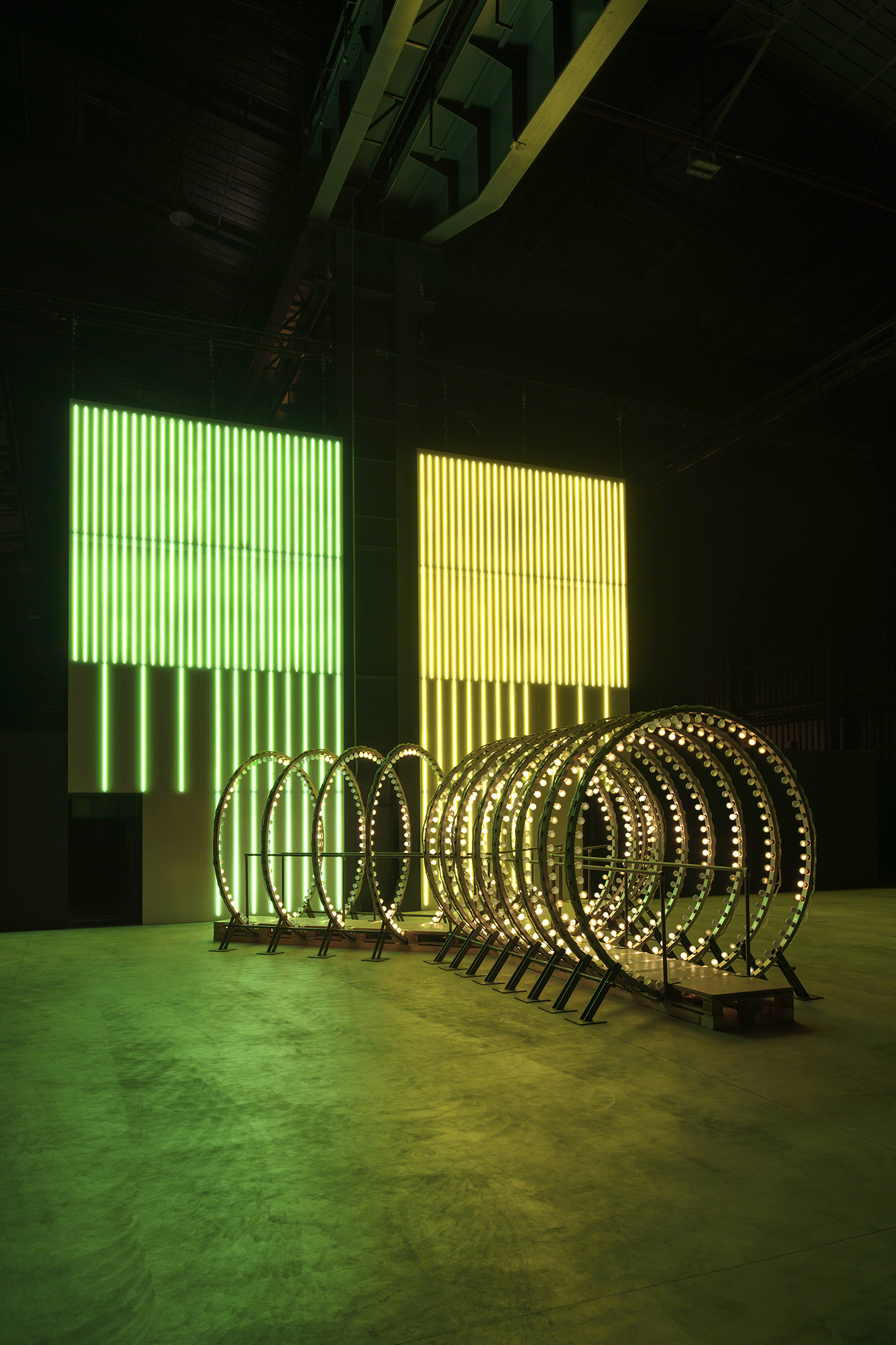 Carsten Höller, Y, 2003; Divisions Wall, 2016 (Courtesy of the artist and Pirelli HangarBicocca, Milan. Photo: © Attilio Maranzano)
